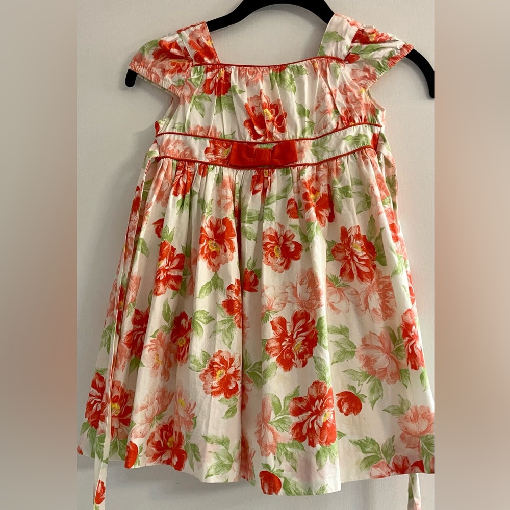 Savannah girls floral dress.  Size 4, cap sleeves, zips in back.
